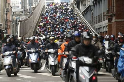 Commuters head to work over a bridge in Taipei. While senior Beijing officials have reiterated the predictable lines on, say, Taiwan independence, their language in no way suggests escalatory policies that would threaten stability. Photo: Reuters