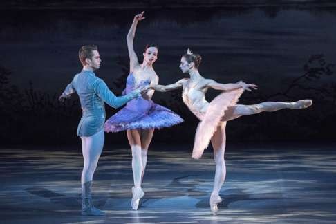 Sarafanov, as the Prince, danced with effortless elan opposite both lead ballerinas, Semionova and Angelina Vorontsova. Photo: Hong Kong Leisure and Cultural Services Department.