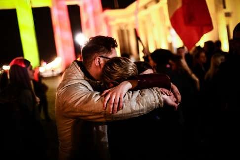 People gather in front of the Brandenburg Gate in Berlin to mourn the victims of the Brussels attacks. Photo: Xinhua
