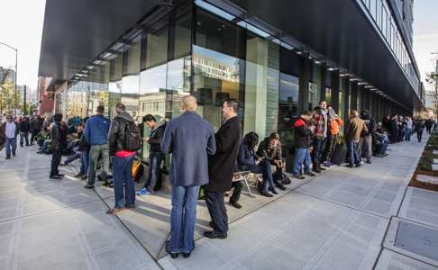 Americans lined up around the block to place their pre-order Thursday in Seattle. Photo: SCMP Pictures