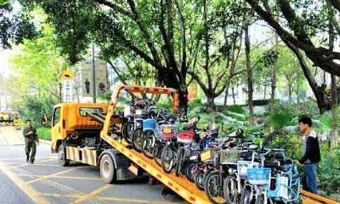 Non-complying motorbikes were rounded up and impounded. Photo: Ifeng.com