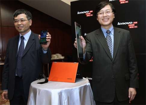 (L to R) Wong Wai-ming, Chief Financial Officer and Yang Yuanqing, Chairman and Chief Executive Officer of Lenovo announce the annual results during a press briefing. Photo: May Tse