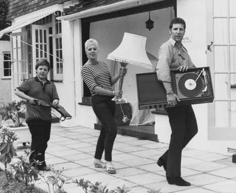 Tom Jones and his wife Linda and their son Mark (aged 10) move into a new house in Sunbury, Surrey in 1967. Photo: Corbis