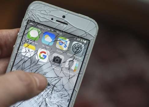 A smartphone with a broken touchscreen. The Baptist University invention prevents scratches and cracks. Photo: Corbis