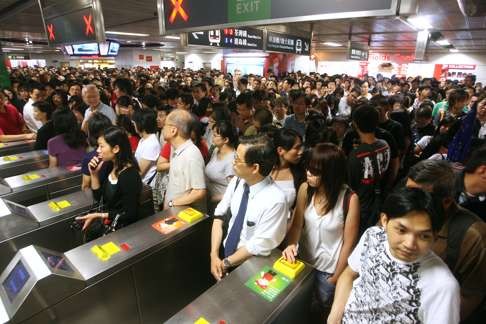 A social impact assessment of the government’s public transport fare concession would look at the cost to taxpayers, and maybe other drawbacks like extra crowding. Photo: David Wong