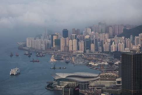 The Center and other buildings stand shrouded in clouds in Hong Kong, China, on Wednesday on April 6, 2016. Photo: Bloomberg