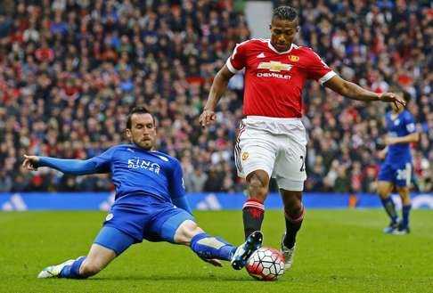Leicester City's Daniel Drinkwater and Manchester United's Antonio Valencia battle for the ball. Photo: Reuters