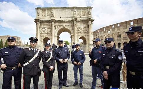 The teams of Italian and Chinese police officers in Rome. Photo: Xinhua