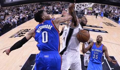 The Spurs’ Kawhi Leonard dunks the ball against the Thunder’s Russell Westbrook . Photo: EPA