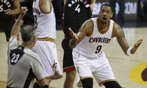 Cavaliers forward Channing Frye reacts to a foul called by official Jason Phillips. Photo: EPA