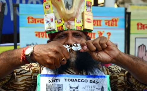 An Indian social worker in Allahabad on World No Tobacco Day. Photo: Alamy