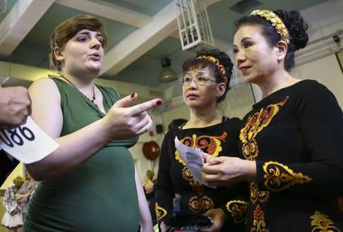 Instructor Dominika Cedro offers some advice to students Ma Hongxin (centre) and He Yingxian during the 5th International Feis and Championships. Photo: Rachel Cheung