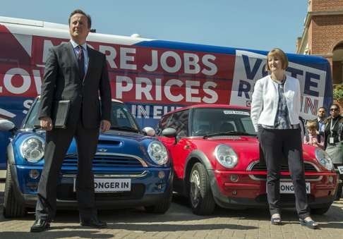 British Prime Minister David Cameron (left) and Labour MP Harriet Harman at a Remain In event in Central London on June 6, 2016. Photo: EPA