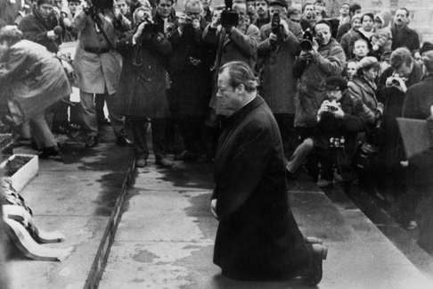 Then German chancellor Willy Brandt falls to his knees during his 1970 visit to the Warsaw Ghetto Monument. Photo: SCMP Pictures