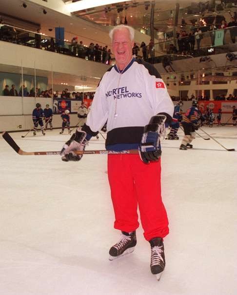 Gordie Howe graced Hong Kong before. He attended a coaching clinic at the Festival Walk's Glacier Rink in Kowloon Tong in 1999. Photo: SCMP