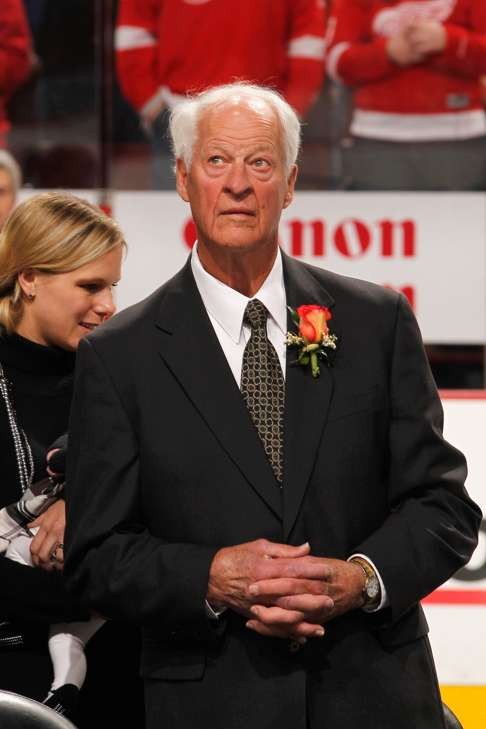 Gordie Howe during a ceremony honouring his son, former Philadelphia Flyers player Mark Howe, in Philadelphia, Pennsylvania in 2012. Photo: AFP