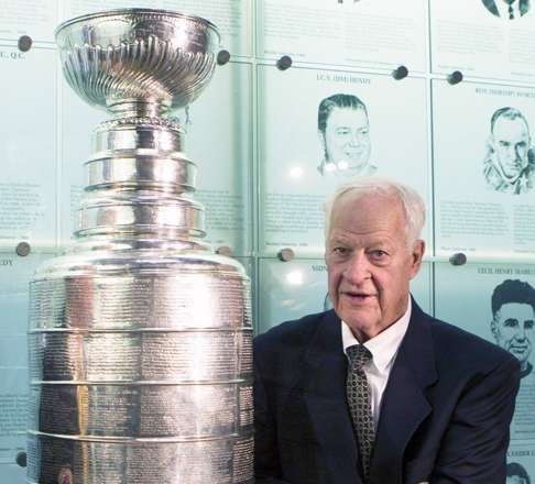 ‘Mr Hockey’ beside the Stanley Cup at the Hall of Fame in Toronto. Photo: AP