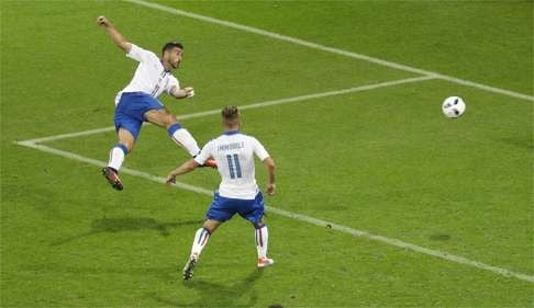 Graziano Pelle volleys home the killer second. Photo: Reuters