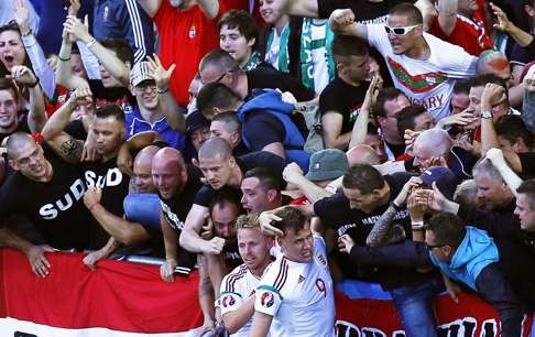 Hungary's Adam Szalai (C-R) celebrates with fans after scoring the first goal. Photo: EPA