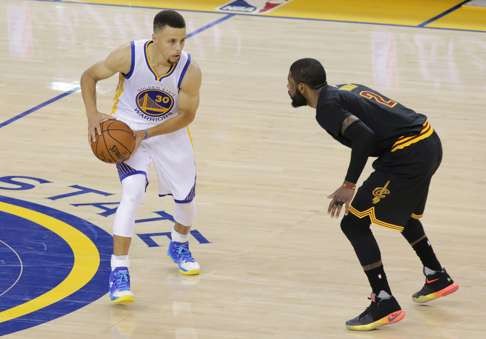 Golden State Warriors guard Stephen Curry moves the ball against Cleveland Cavaliers guard Kyrie Irving during the second half in game five of the NBA Finals at Oracle Arena. Photo: USA TODAY Sports