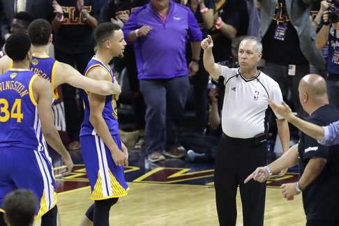 Stephen Curry of the Golden State Warriors reacts as he is ejected from the game during the fourth quarter against the Cleveland Cavaliers. Photo: Getty Images/AFP