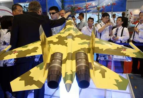 Visitors gather in front of a scale model of a Russian Su-35 fighter jet at an aviation exhibition in Zhuhai, in 2006. Russia is expected to start delivering Su-35 jets and S-400 missile defence systems to China by the end of this year. Photo: AP
