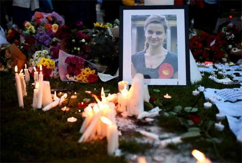 Mourners leave candles in memory of murdered British Labour Party MP Jo Cox. Photo: Reuters