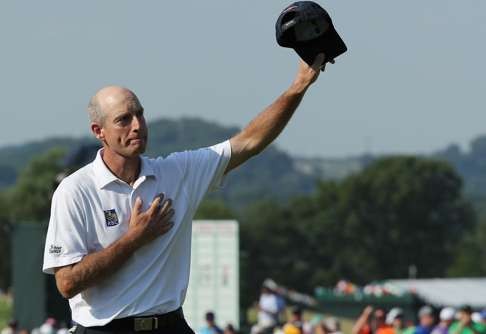 Jim Furyk waves to the gallery as he walks off the 18th green during the final round of the US Open at Oakmont Country Club. Photo: AFP