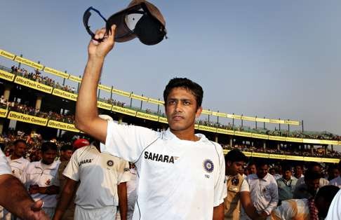 Anil Kumble salues the crowd at the end of the drawn third test against Australia in November 2008. Photo: AFP