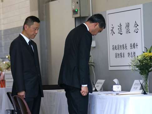 Chief Executive Leung Chun-ying pays his condolences to the two dead officers at Kwun Tong Fire Station. Photo: Felix Wong