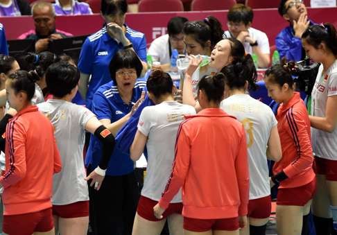China coach Lang Ping talks tactics with her charges.