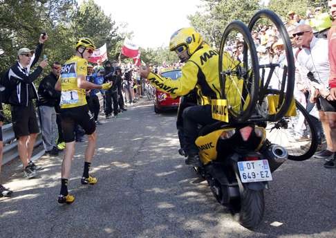 Chris Froome hotfoots it up Mt Ventoux in his cycling shoes. Photo: Reuters