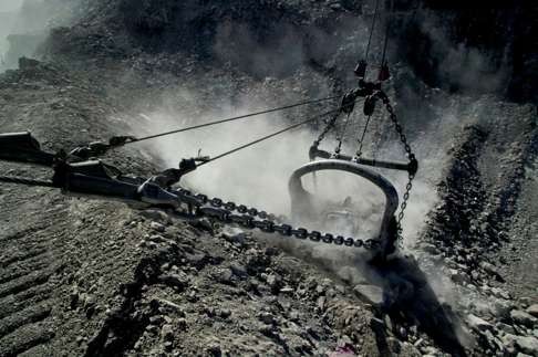 A dragline excavates coal at a Queensland open mine. Photo: Reuters.