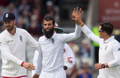 England's Moeen Ali celebrates with teammates after taking the wicket of Pakistan's Younis Khan on the fourth day of the second test. Photo: AFP