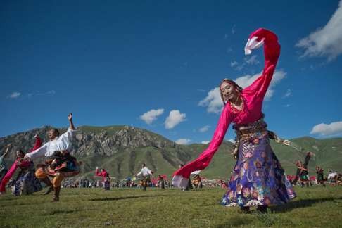 Tibetans dance in traditional costumes. Photo: AFP