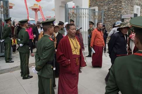 Paramilitary police secure an exit as Tibetan monks walk out from a stadium at the end of the festival in Yushu. Photo: AFP