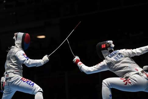 South Korea's Heo Jun (L) competes against Hong Kong's Cheung Ka Long AFP PHOTO / Kirill KUDRYAVTSEV