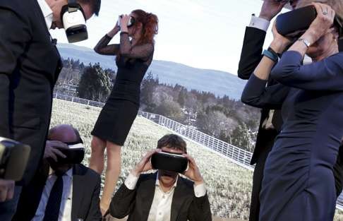 Facebook CEO Mark Zuckerberg (C) and guests use Gear VR virtual reality headsets during the awards ceremony of the newly established Axel Springer Award in Berlin in February. Photo: Reuters