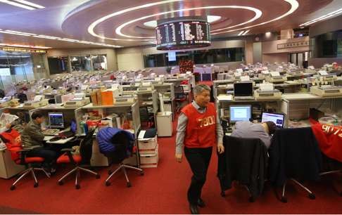 Traders on the floor of the Hong Kong Stock Exchange during the first day of trading after the lunar new year holiday in February. Photo: Sam Tsang