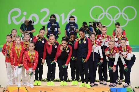 The Russian and US teams seem to tower over the Chinese at the medals ceremony. Photo: AFP