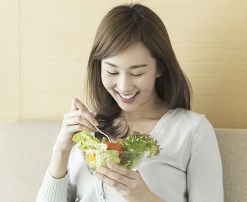 More independent adults are less likely to use food as a way to cope with stress.