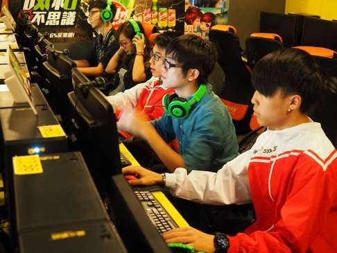 E-sports fans in Hong Kong. China has now overtaken the US as the world’s biggest e-sports market, with 170 million users, generating around 27 billion yuan in revenue last year. Photo: SCMP handouts