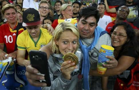 Saskia Bartusiak of Germany poses for pictures with fans after the final. Photo: Reuters