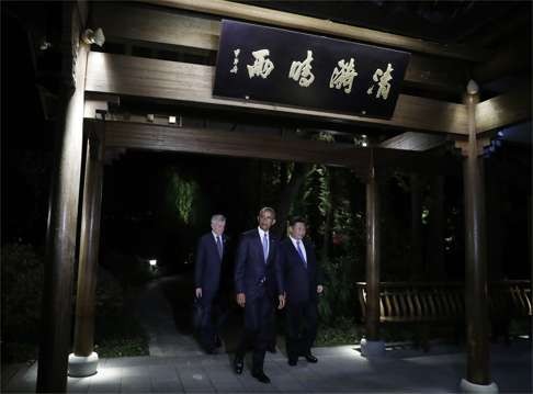 Barack Obama (left) and Xi Jinping during their night-time stroll at the West Lake State Guest House. Photo: AP