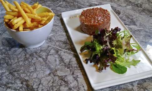 Beef tartare with French fries and green salad.