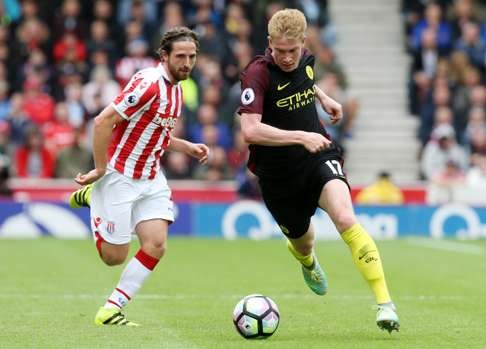 Manchester City's Kevin De Bruyne (right) in action with Stoke City. Photo: Reuters
