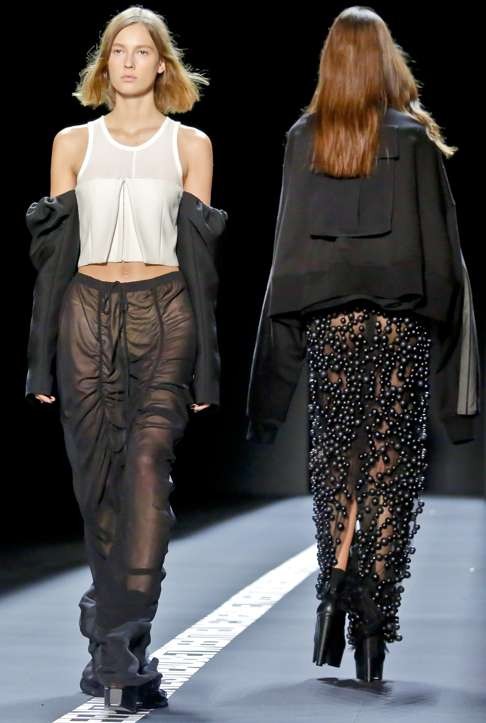 Vera Wang had sleeves that trailed the hands “almost like a new kind of glove”. Photo: AP