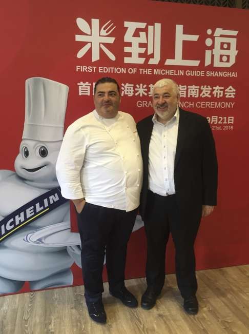 Executive chef of restaurant 8½ Otto e Mezzo Bombana Riccardo La Perna with the chain’s founder Umberto Bombana (right) at the launch ceremony for the Michelin Guide to Shanghai, which awards two stars to the Italian fine-dining restaurant.