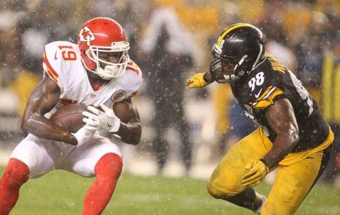 Chiefs wide receiver Jeremy Maclin (19) carries the ball as Steelers inside linebacker Vince Williams (98) defends. Photo: USA Today