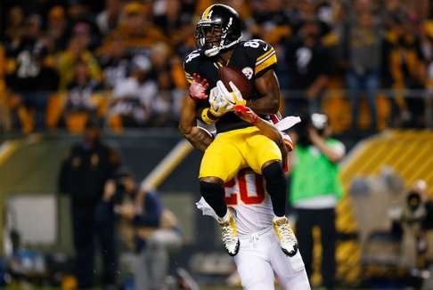 Brown catches a 38-yard touchdown pass against the Chiefs’ Steven Nelson. Photo: AFP